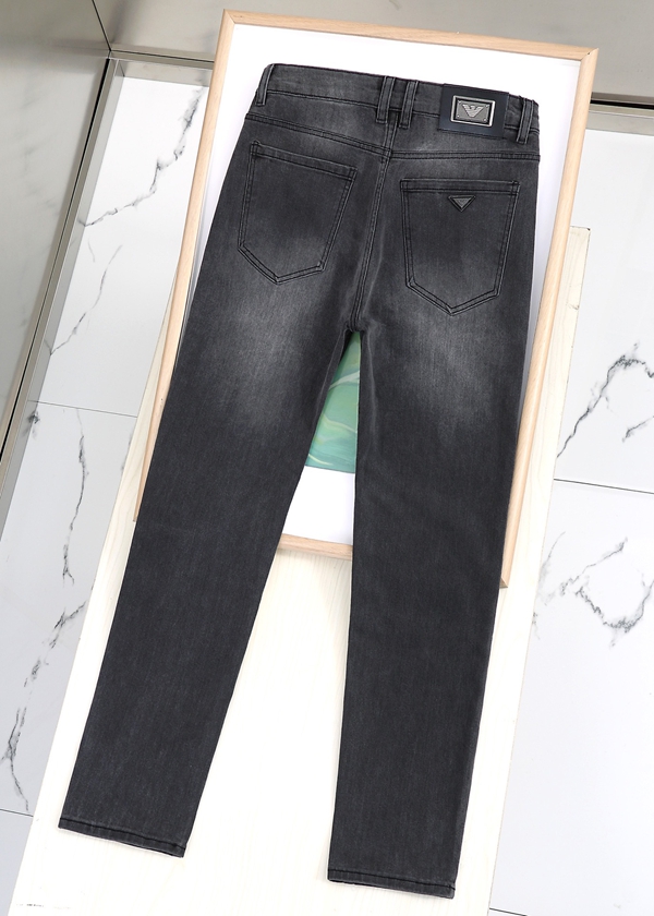 ブランドジーンズ側面デザイン